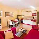 Filip & Tara アパート ポレッチ