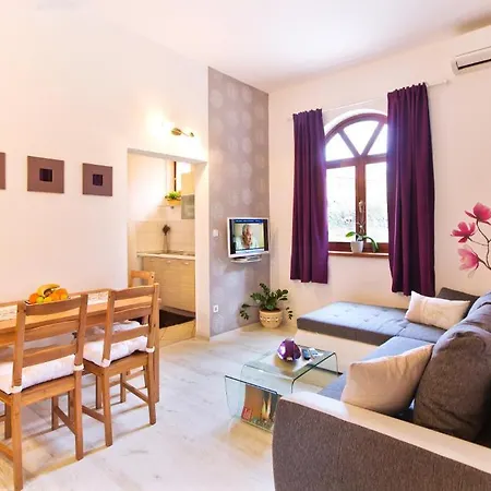 Filip & Tara Apartman *